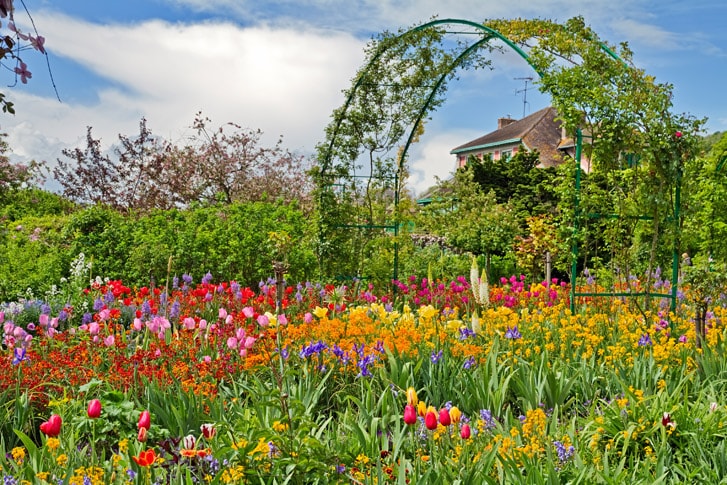 The flower garden in Giverny